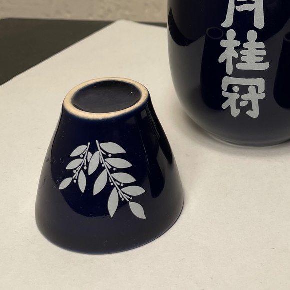 Japanese Sake Set for Two - Vintage Gekkeikan Dark Blue Ceramic - Picture 5 of 11